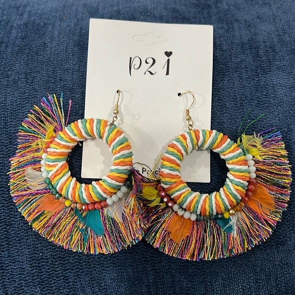 P21 Women’s Handmade Feather Fringe Circular Earrings Multicolor Boho Artisanal